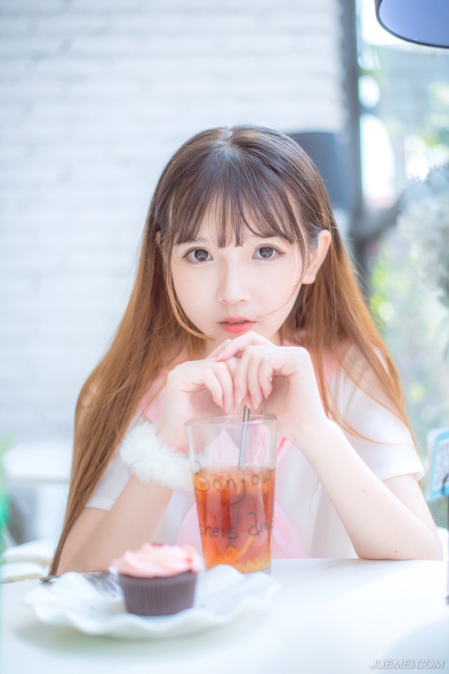 “这个没问题。”庞统微微舒了口气，幸好，吕征没有像他姐姐那样无法无天，要不然，庞统等人还真得头疼了。